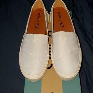 Women's Toms slip on shoes